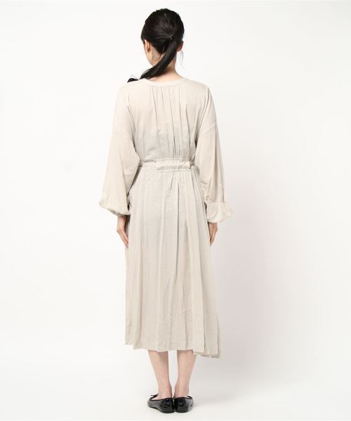 DouDou（ドゥドゥ）の「【WEB限定】前後2WAYワンピース（ワンピース・レディース・ブラック/ベージュ/ライトグレー・FREE）」の4枚目の写真