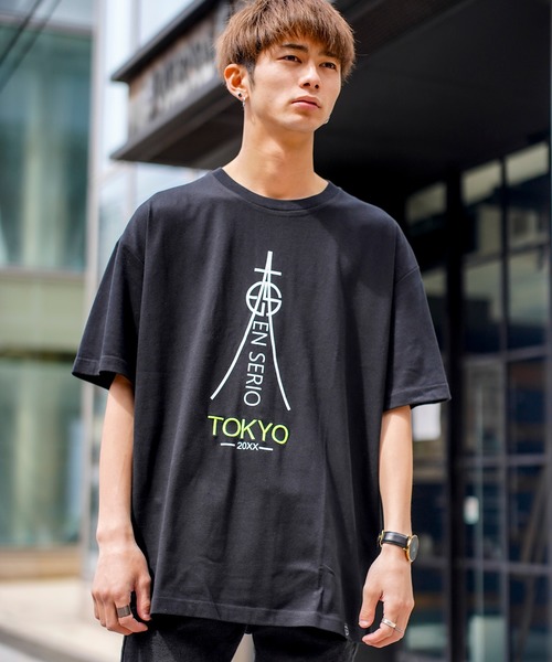 En serio TOKYO（エンソリオトーキョー）の「タワーロゴ ビッグシルエット Tシャツ【TOKYO20XX】（Tシャツ/カットソー・メンズ・ブラック/サンドベージュ/オフホワイト/スモークピンク・L/LL/S/M）」の2枚目の写真