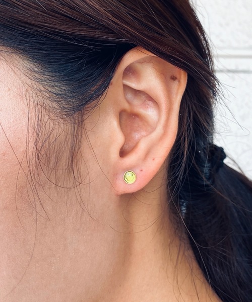 amp japan(アンプジャパン)の「【ユニセックス】TripSmilePE/トリップスマイル カラーピアス(ピアス(片耳用)・メンズ・ブラック/グリーン/ブルー/イエロー/ピンク・FREE)」の4枚目の写真