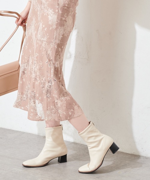 natural couture(ナチュラルクチュール)の「スクエアトゥステッチブーツ(ブーツ・レディース・アイボリー/ベージュ・MEDIUM/LARGE/SMALL)」の5枚目の写真