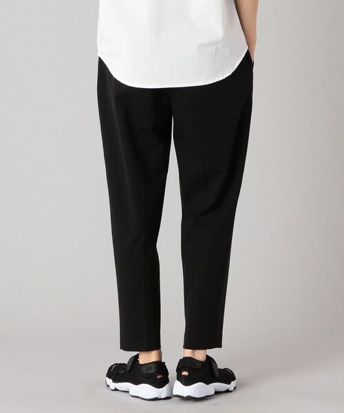 SHIPS（シップス）の「【WEB限定】SHIPS: ≪セットアップ対応≫ DEPEND TRICOT 1タック テーパード イージー パンツ（スラックス・メンズ・ブラック/カーキ/ロイヤルブルー・SMALL/MEDIUM/LARGE/X-LARGE）」の5枚目の写真