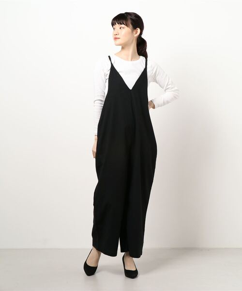 STYLEBLOCK(スタイルブロック)の「コットンリネンVネックオールインワン(サロペット/オーバーオール・レディース・ブラック/ベージュ/サンドベージュ/ナチュラル・FREE)」の2枚目の写真