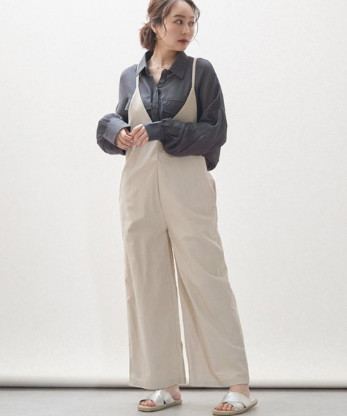 STYLEBLOCK(スタイルブロック)の「コットンリネンVネックオールインワン(サロペット/オーバーオール・レディース・ブラック/ベージュ/サンドベージュ/ナチュラル・FREE)」の4枚目の写真