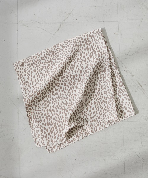 CRAFT STANDARD BOUTIQUE（クラフトスタンダードブティック）の「ヒョウ柄スカーフ　＊（ストール/ショール・レディース・ライトブラウン/ライトカーキ・FREE）」の2枚目の写真