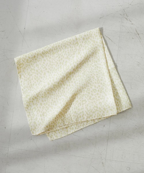 CRAFT STANDARD BOUTIQUE（クラフトスタンダードブティック）の「ヒョウ柄スカーフ　＊（ストール/ショール・レディース・ライトブラウン/ライトカーキ・FREE）」の3枚目の写真