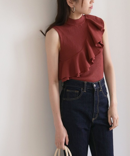 cheriella(シェリエラ)の「【cheriella】イージーケアCOOLタッチプチハイネックラッフルフリルノースリーブリブニット(ニット/セーター・レディース・ブラック/カーキ/ブルー/アイボリー/ホワイト×ブラック/バーガンディー・M)」の6枚目の写真
