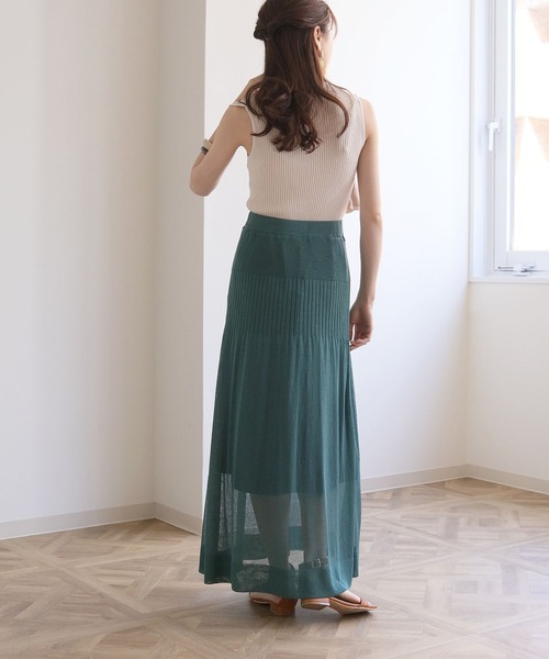 cheriella(シェリエラ)の「【cheriella】イージーケアCOOLタッチプチハイネックラッフルフリルノースリーブリブニット(ニット/セーター・レディース・ブラック/カーキ/ブルー/アイボリー/ホワイト×ブラック/バーガンディー・M)」の11枚目の写真