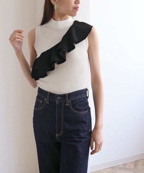 cheriella(シェリエラ)の「【cheriella】イージーケアCOOLタッチプチハイネックラッフルフリルノースリーブリブニット(ニット/セーター・レディース・ブラック/カーキ/ブルー/アイボリー/ホワイト×ブラック/バーガンディー・M)」の15枚目の写真