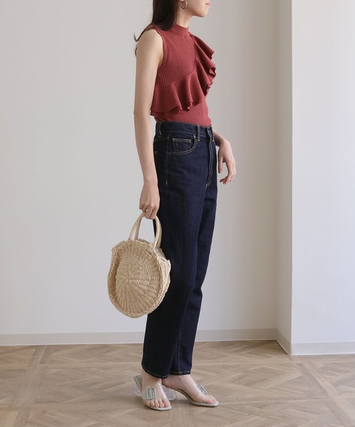 cheriella(シェリエラ)の「【cheriella】イージーケアCOOLタッチプチハイネックラッフルフリルノースリーブリブニット(ニット/セーター・レディース・ブラック/カーキ/ブルー/アイボリー/ホワイト×ブラック/バーガンディー・M)」の14枚目の写真