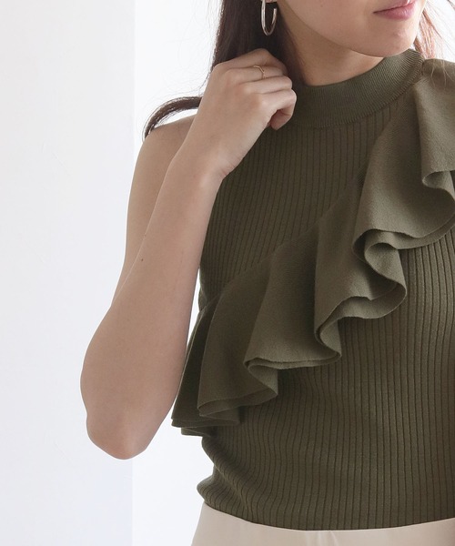 cheriella(シェリエラ)の「【cheriella】イージーケアCOOLタッチプチハイネックラッフルフリルノースリーブリブニット(ニット/セーター・レディース・ブラック/カーキ/ブルー/アイボリー/ホワイト×ブラック/バーガンディー・M)」の20枚目の写真