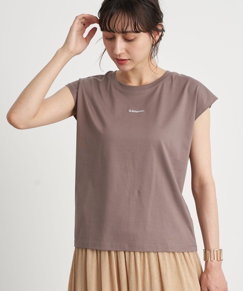 earth music&ecology(アースミュージックアンドエコロジー)の「ミニロゴノースリーブTシャツ *(Tシャツ/カットソー・レディース・オフホワイト/ベージュ/モカ/ピンク/サックスブルー/ブラック・M/S)」の4枚目の写真