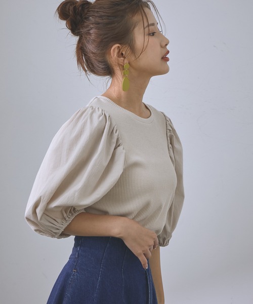 vis-`a-vis（ビサビ）の「【WEB限定】異素材コンビボリューム袖プルオーバー（Tシャツ/カットソー・レディース・ブラック/ホワイト系その他/ベージュ/サックスブルー・FREE）」の4枚目の写真