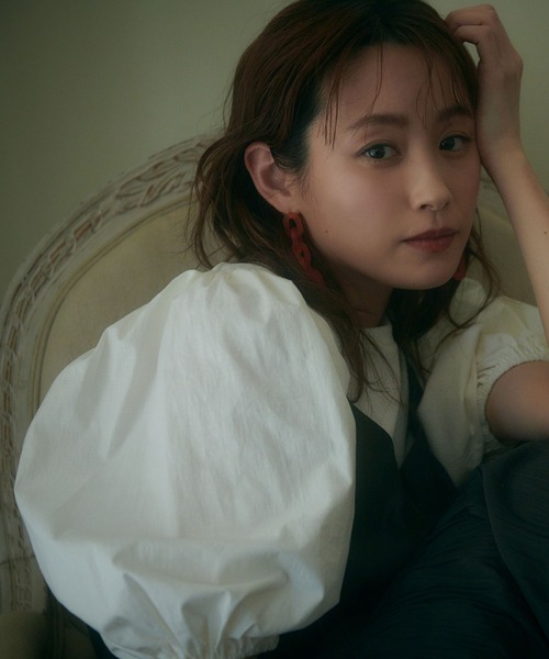 vis-`a-vis（ビサビ）の「【WEB限定】異素材コンビボリューム袖プルオーバー（Tシャツ/カットソー・レディース・ブラック/ホワイト系その他/ベージュ/サックスブルー・FREE）」の2枚目の写真