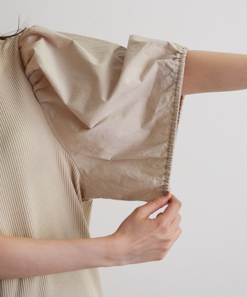 vis-`a-vis（ビサビ）の「【WEB限定】異素材コンビボリューム袖プルオーバー（Tシャツ/カットソー・レディース・ブラック/ホワイト系その他/ベージュ/サックスブルー・FREE）」の18枚目の写真