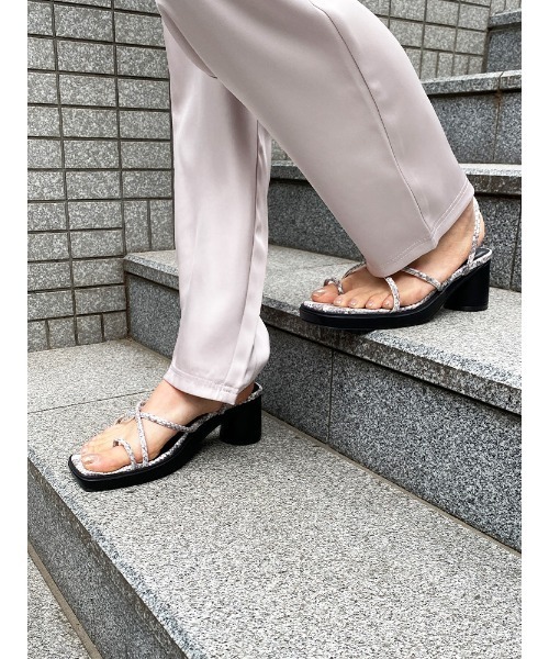 ENVYM（アンビー）の「２Ｗａｙナローサンダル（サンダル・レディース・その他/ブラック・22.5cm/24.5cm/23.5cm）」の6枚目の写真