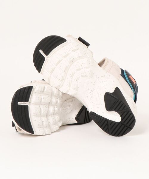 NIKE（ナイキ）の「NIKE/キャニオンサンダル（サンダル・レディース・ブラック/ベージュ・23cm/24cm/25cm）」の4枚目の写真