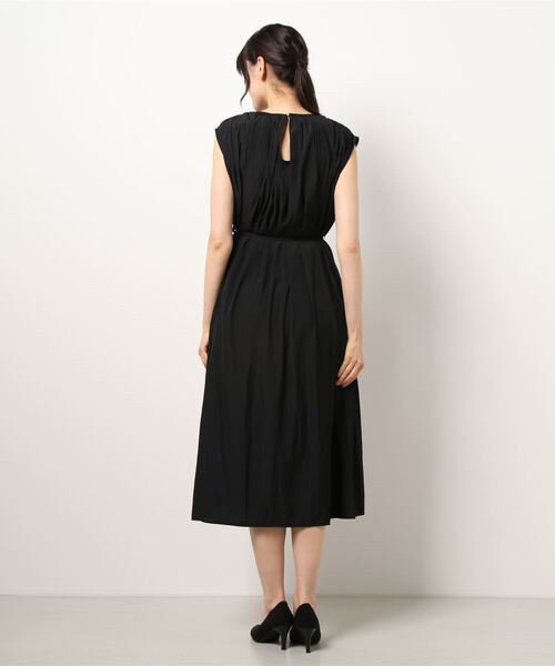 Te chichi TERRASSE（テチチテラス）の「サテンギャザー前開きロングワンピース（ワンピース・レディース・モカ/ブラック/パープル・ﾌﾘ-）」の5枚目の写真