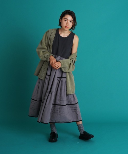 LUPILIEN(ルピリアン)の「パイピングピンタックティアードワンピース(ワンピース・レディース・チャコールグレー/モカ・FREE)」の15枚目の写真