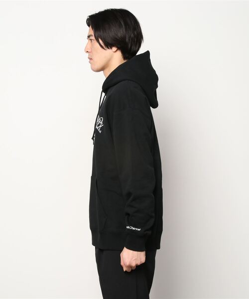 Back Channel（バックチャンネル）の「SMOKE COLLEGE LOGO PULLOVER PARKA（パーカー・メンズ・ブラック/ミックスグレー/ベージュ系その他・MEDIUM/LARGE/X-LARGE/XX-LARGE）」の13枚目の写真