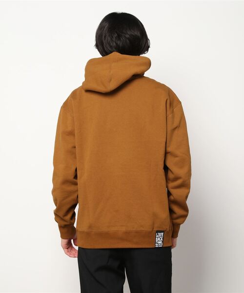 Back Channel（バックチャンネル）の「SMOKE COLLEGE LOGO PULLOVER PARKA（パーカー・メンズ・ブラック/ミックスグレー/ベージュ系その他・MEDIUM/LARGE/X-LARGE/XX-LARGE）」の18枚目の写真