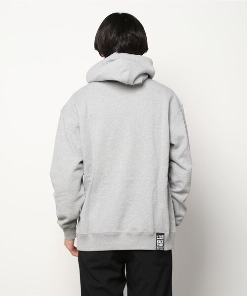 Back Channel（バックチャンネル）の「SMOKE COLLEGE LOGO PULLOVER PARKA（パーカー・メンズ・ブラック/ミックスグレー/ベージュ系その他・MEDIUM/LARGE/X-LARGE/XX-LARGE）」の16枚目の写真