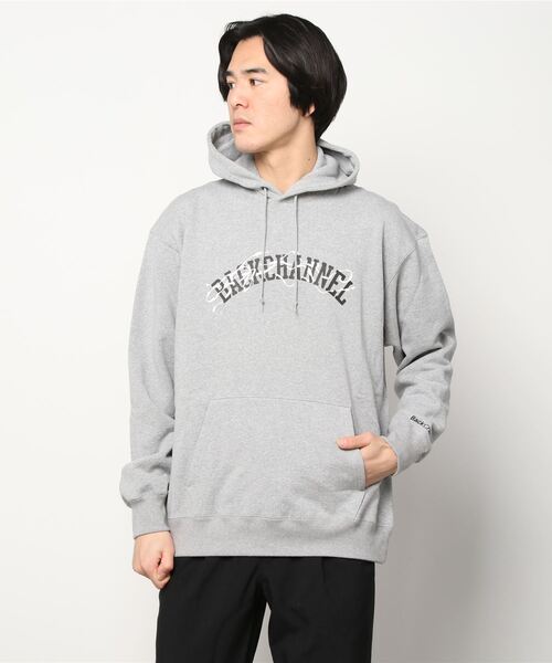 Back Channel（バックチャンネル）の「SMOKE COLLEGE LOGO PULLOVER PARKA（パーカー・メンズ・ブラック/ミックスグレー/ベージュ系その他・MEDIUM/LARGE/X-LARGE/XX-LARGE）」の15枚目の写真