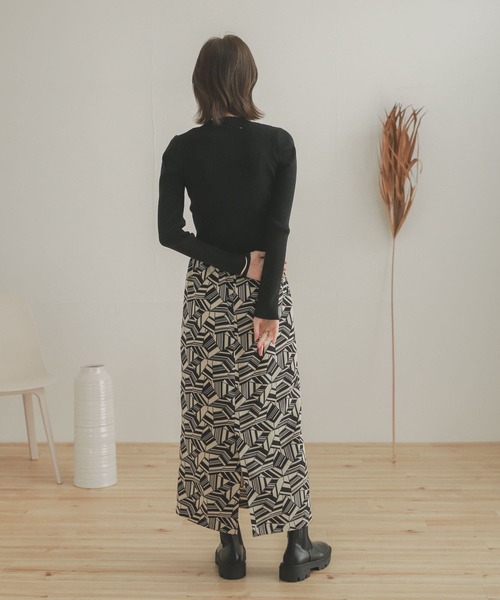 SENSE OF PLACE by URBAN RESEARCH（センスオブプレイスバイアーバンリサーチ）の「ショルダータックセーター（ニット/セーター・レディース・ブラック/アイボリー/キャメル/ラベンダー・ONE）」の9枚目の写真