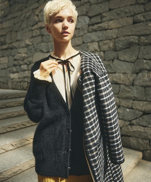 Andemiu（アンデミュウ）の「【ストレスフリー】ラクーンニットカーディガン948883（ニット/セーター・レディース・ブラック/ベージュ/ブラウン・FREE）」の2枚目の写真