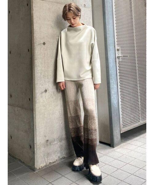 EMODA（エモダ）の「ボンディングボトルプルオーバー（Tシャツ/カットソー・レディース・ブラック/ブラウン/アイボリー・FREE）」の8枚目の写真