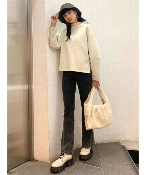 EMODA（エモダ）の「ボンディングボトルプルオーバー（Tシャツ/カットソー・レディース・ブラック/ブラウン/アイボリー・FREE）」の12枚目の写真