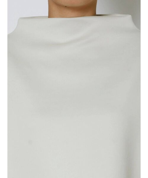 EMODA（エモダ）の「ボンディングボトルプルオーバー（Tシャツ/カットソー・レディース・ブラック/ブラウン/アイボリー・FREE）」の21枚目の写真