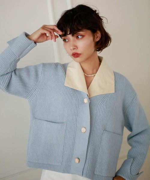 Leja（レジャ）の「【LEJA】ビジューボタンリブニットショートカーディガン（ニット/セーター・レディース・イエロー/ブルー/キャメル・FREE）」の2枚目の写真