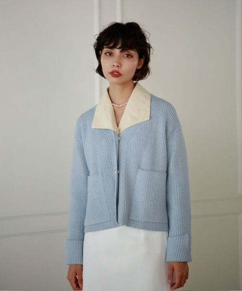 Leja（レジャ）の「【LEJA】ビジューボタンリブニットショートカーディガン（ニット/セーター・レディース・イエロー/ブルー/キャメル・FREE）」の4枚目の写真