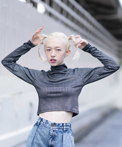 X-girl(エックスガール)の「GLITTER HIGH NECK TOP(Tシャツ/カットソー・レディース・ホワイト/ブラック/ライトパープル・S/M)」の3枚目の写真