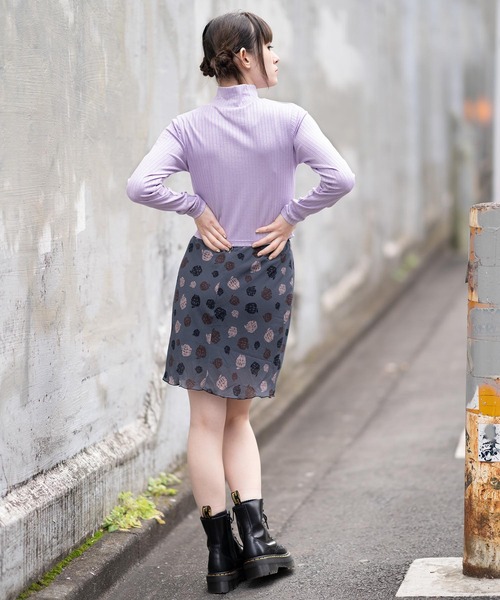X-girl(エックスガール)の「GLITTER HIGH NECK TOP(Tシャツ/カットソー・レディース・ホワイト/ブラック/ライトパープル・S/M)」の11枚目の写真
