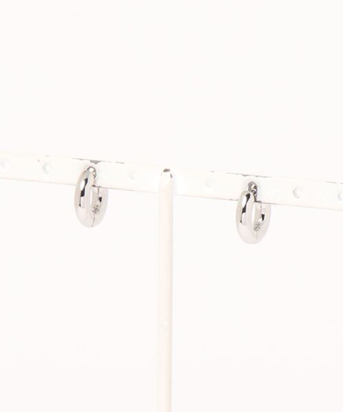 Me%（ミィパーセント）の「プックリフープワンタッチピアス（ピアス（両耳用）・レディース・グレー系その他/イエロー系その他・FREE）」の3枚目の写真