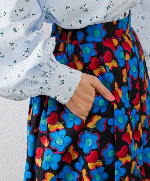 MERLOT（メルロー）の「フラワータックスカート（スカート・レディース・ナチュラル/ブラック・FREE）」の8枚目の写真