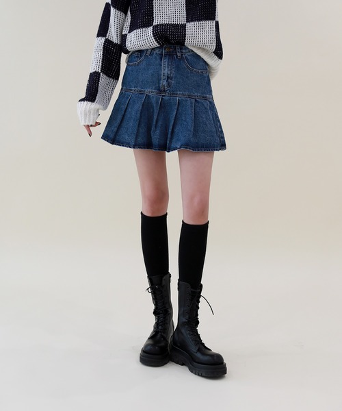 by muni:r(バイ ムニール)の「デニムプリーツスカートパンツ(デニムスカート・レディース・ブルー・SMALL/MEDIUM)」の4枚目の写真