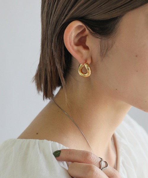 select MOCA（セレクトモカ）の「ツイストフープピアス（ピアス（両耳用）・レディース・シルバー/ゴールド・FREE）」の2枚目の写真