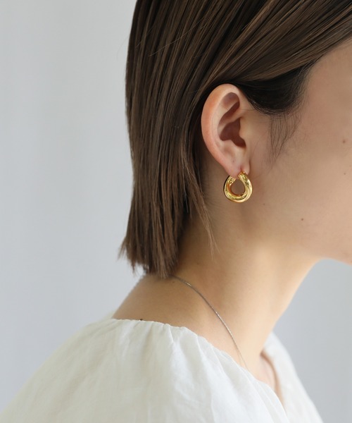 select MOCA（セレクトモカ）の「ツイストフープピアス（ピアス（両耳用）・レディース・シルバー/ゴールド・FREE）」の5枚目の写真