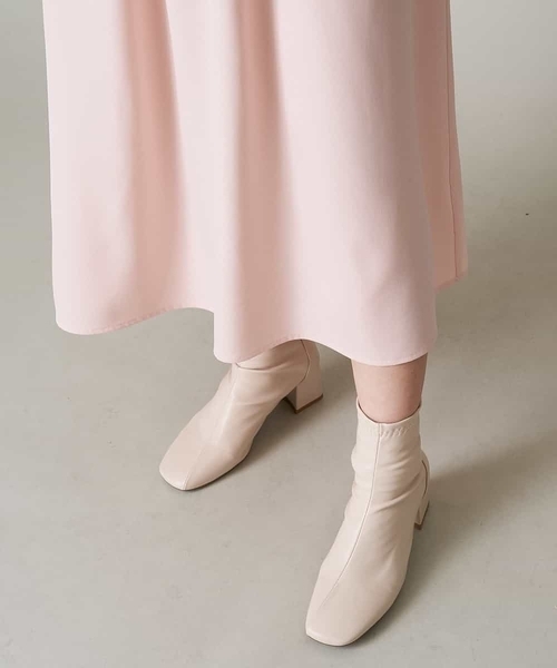 A de a.v.v(アードアー・ヴェ・ヴェ)の「ピンタックフレア―ワンピ―ス(ワンピース・レディース・ホワイト/ライトピンク・39)」の6枚目の写真