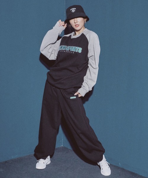 FCMM(エフシーエムエム)の「LOOSE FIT COLOR BLOCK SWEATSHIRTS/ルーズフィットカラーブロックスウェットシャツ(スウェット・メンズ・チャコールグレー/ブラック/オリーブ・MEDIUM/LARGE)」の9枚目の写真