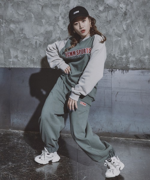 FCMM(エフシーエムエム)の「LOOSE FIT COLOR BLOCK SWEATSHIRTS/ルーズフィットカラーブロックスウェットシャツ(スウェット・メンズ・チャコールグレー/ブラック/オリーブ・MEDIUM/LARGE)」の21枚目の写真