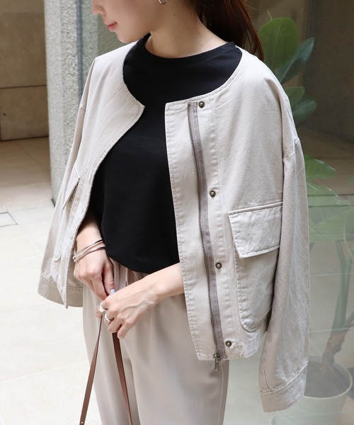 andme（アンドミー）の「コットンツイルショート丈ノーカラージャケット（ミリタリージャケット・レディース・チャコールグレー/ベージュ/カーキ/グレイッシュベージュ・M）」の3枚目の写真