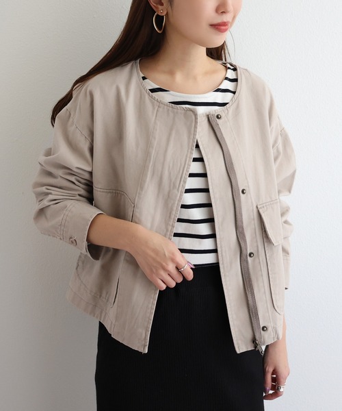 andme（アンドミー）の「コットンツイルショート丈ノーカラージャケット（ミリタリージャケット・レディース・チャコールグレー/ベージュ/カーキ/グレイッシュベージュ・M）」の5枚目の写真