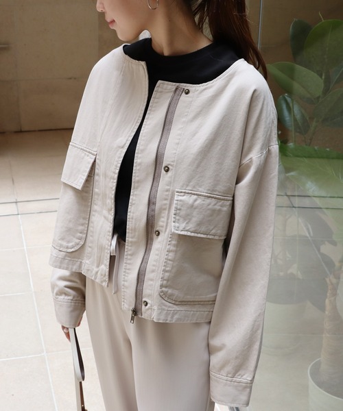 andme（アンドミー）の「コットンツイルショート丈ノーカラージャケット（ミリタリージャケット・レディース・チャコールグレー/ベージュ/カーキ/グレイッシュベージュ・M）」の7枚目の写真