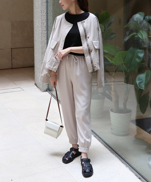 andme（アンドミー）の「コットンツイルショート丈ノーカラージャケット（ミリタリージャケット・レディース・チャコールグレー/ベージュ/カーキ/グレイッシュベージュ・M）」の8枚目の写真