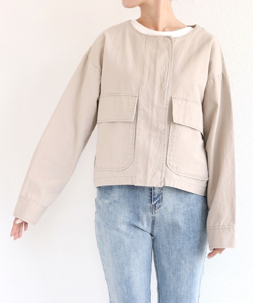 andme（アンドミー）の「コットンツイルショート丈ノーカラージャケット（ミリタリージャケット・レディース・チャコールグレー/ベージュ/カーキ/グレイッシュベージュ・M）」の16枚目の写真