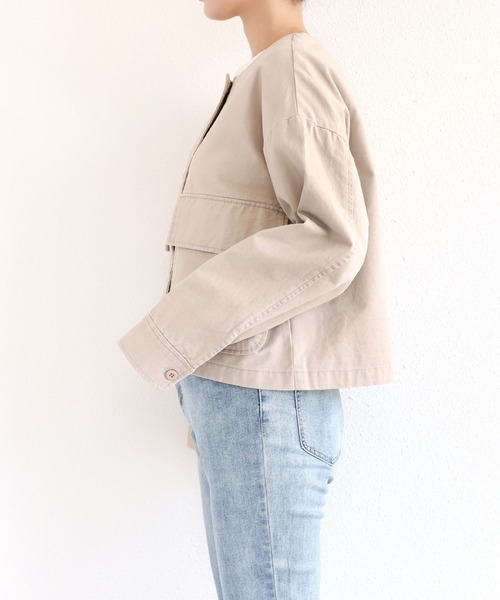 andme（アンドミー）の「コットンツイルショート丈ノーカラージャケット（ミリタリージャケット・レディース・チャコールグレー/ベージュ/カーキ/グレイッシュベージュ・M）」の17枚目の写真
