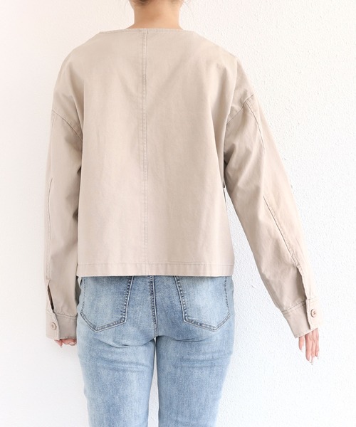 andme（アンドミー）の「コットンツイルショート丈ノーカラージャケット（ミリタリージャケット・レディース・チャコールグレー/ベージュ/カーキ/グレイッシュベージュ・M）」の18枚目の写真